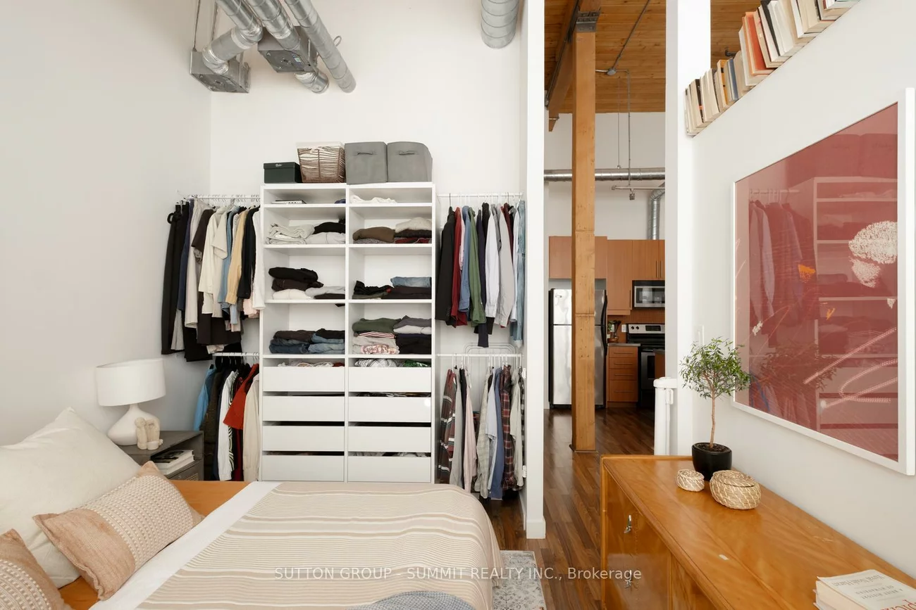 2154, Dundas, Roncesvalles, Toronto