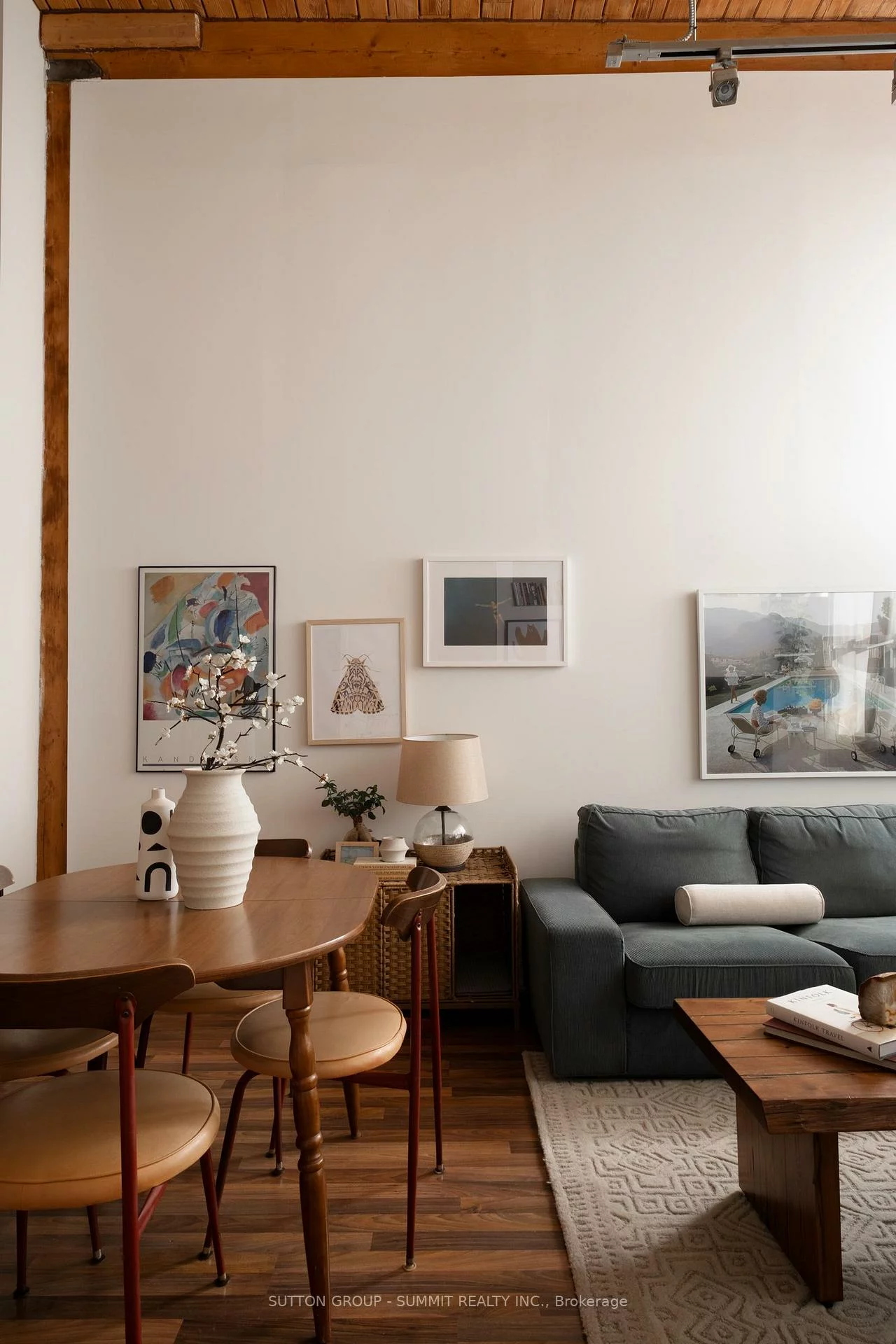 2154, Dundas, Roncesvalles, Toronto