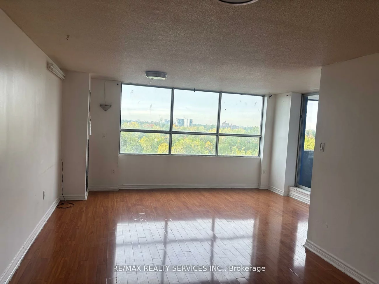 40, Panorama, Mount Olive-Silverstone-Jamestown, Toronto