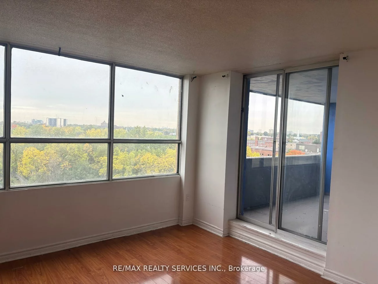 40, Panorama, Mount Olive-Silverstone-Jamestown, Toronto