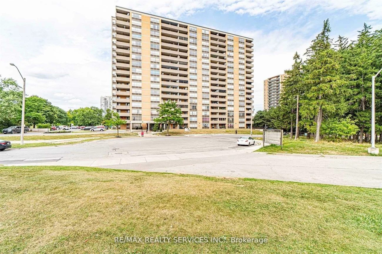 40, Panorama, Mount Olive-Silverstone-Jamestown, Toronto