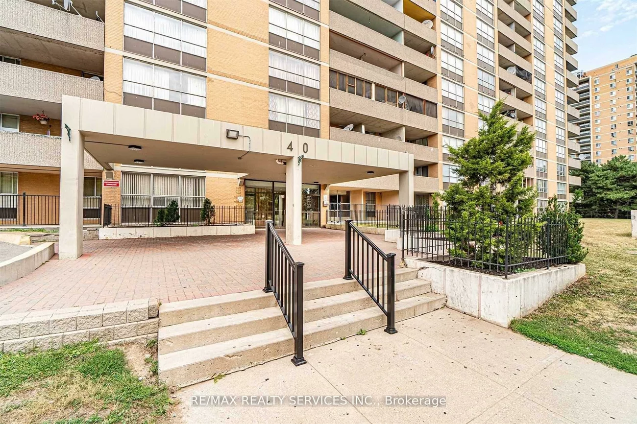 40, Panorama, Mount Olive-Silverstone-Jamestown, Toronto