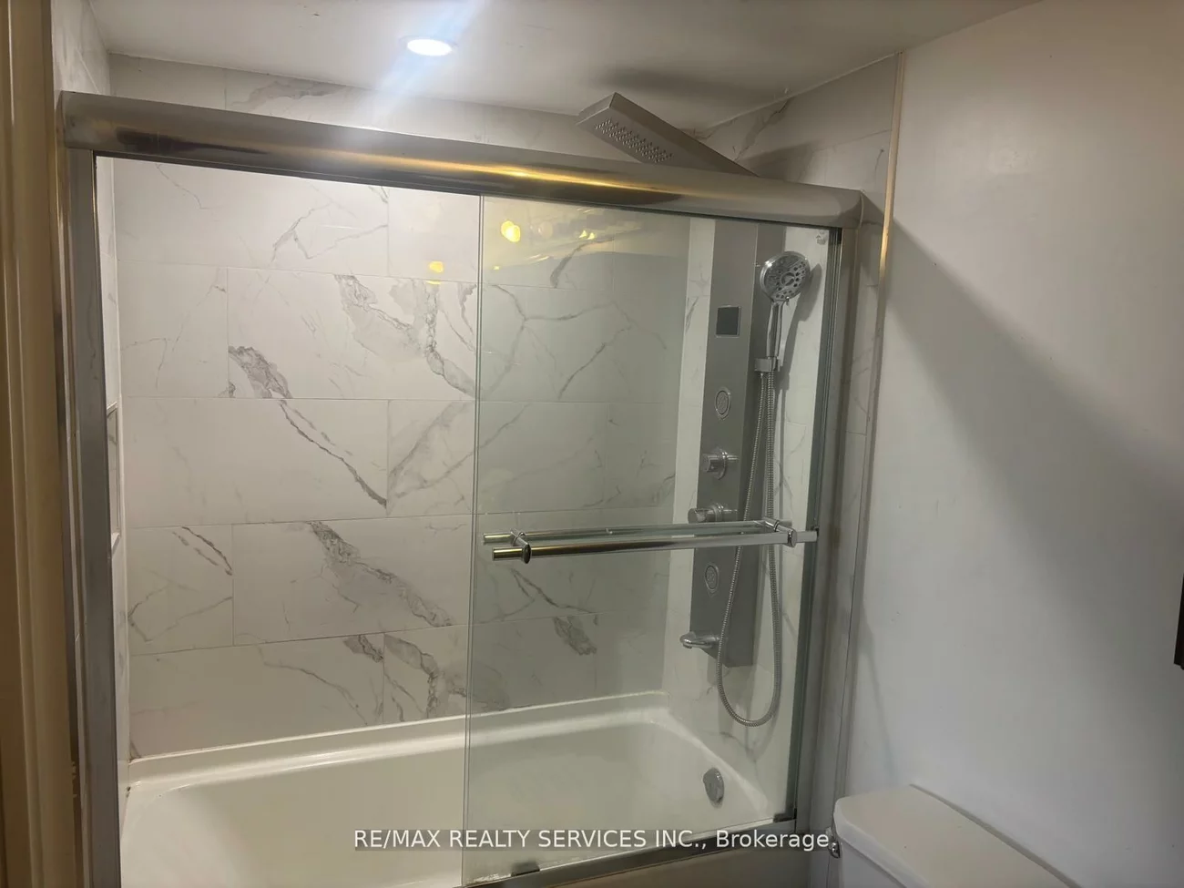 40, Panorama, Mount Olive-Silverstone-Jamestown, Toronto