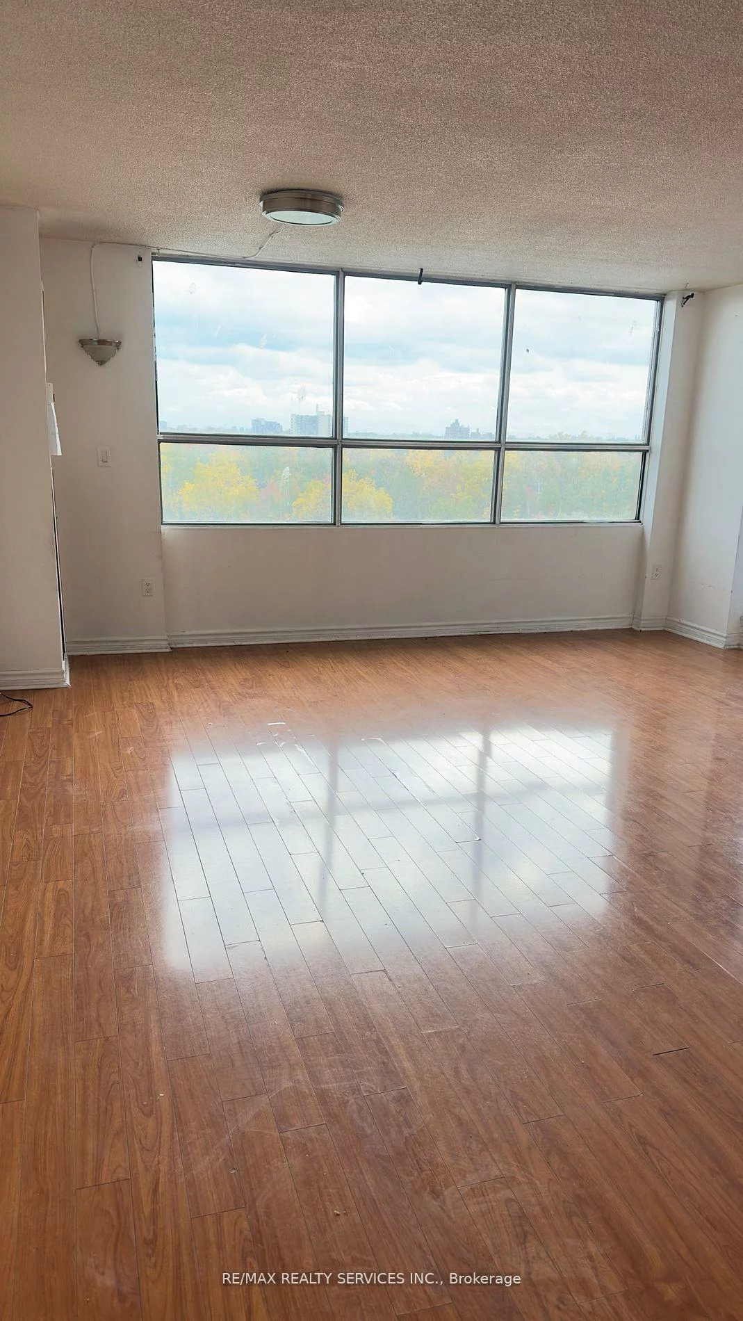 40, Panorama, Mount Olive-Silverstone-Jamestown, Toronto