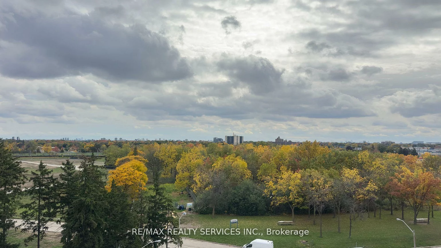 40, Panorama, Mount Olive-Silverstone-Jamestown, Toronto