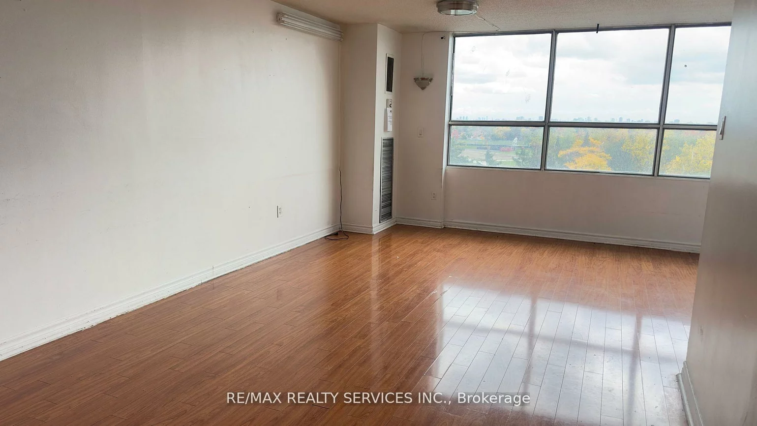 40, Panorama, Mount Olive-Silverstone-Jamestown, Toronto