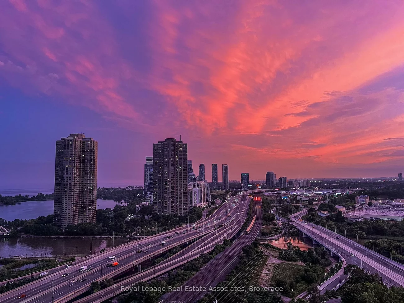 105, The Queensway, High Park-Swansea, Toronto