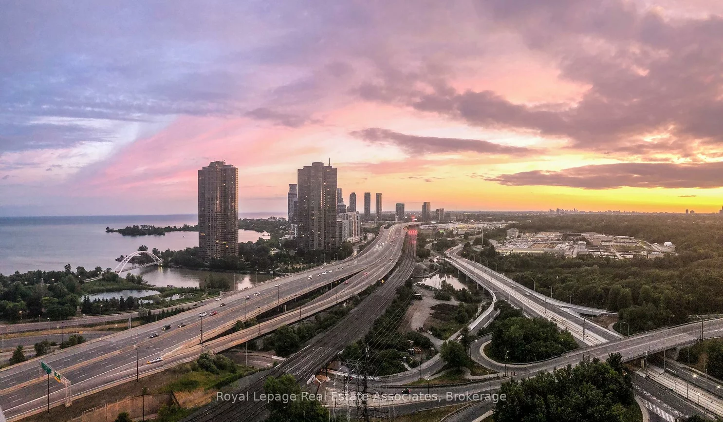 105, The Queensway, High Park-Swansea, Toronto