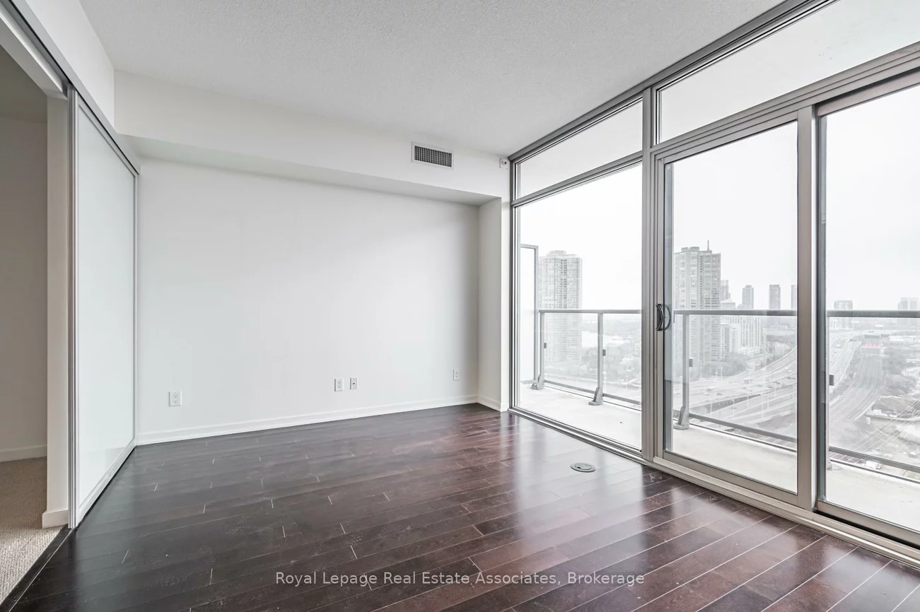 105, The Queensway, High Park-Swansea, Toronto