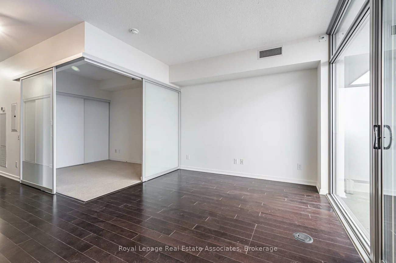 105, The Queensway, High Park-Swansea, Toronto