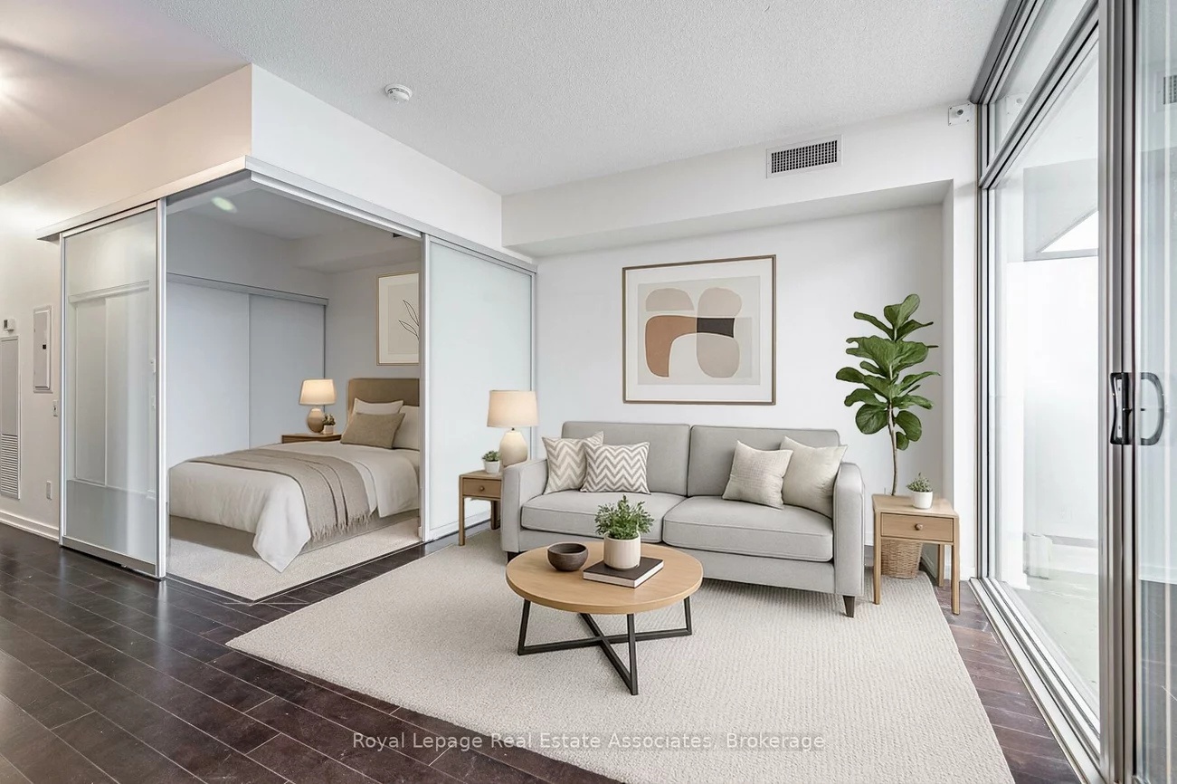 105, The Queensway, High Park-Swansea, Toronto