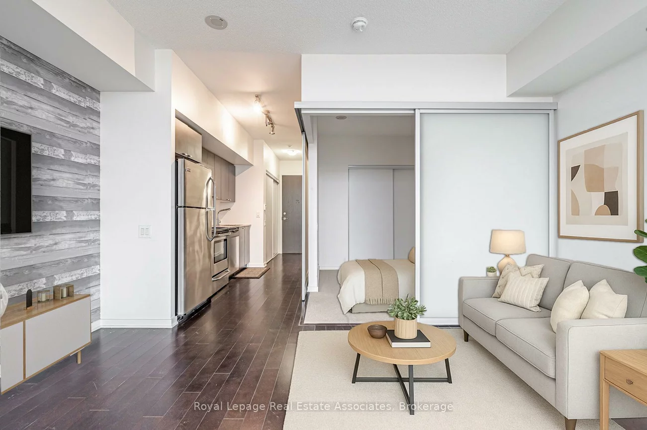 105, The Queensway, High Park-Swansea, Toronto