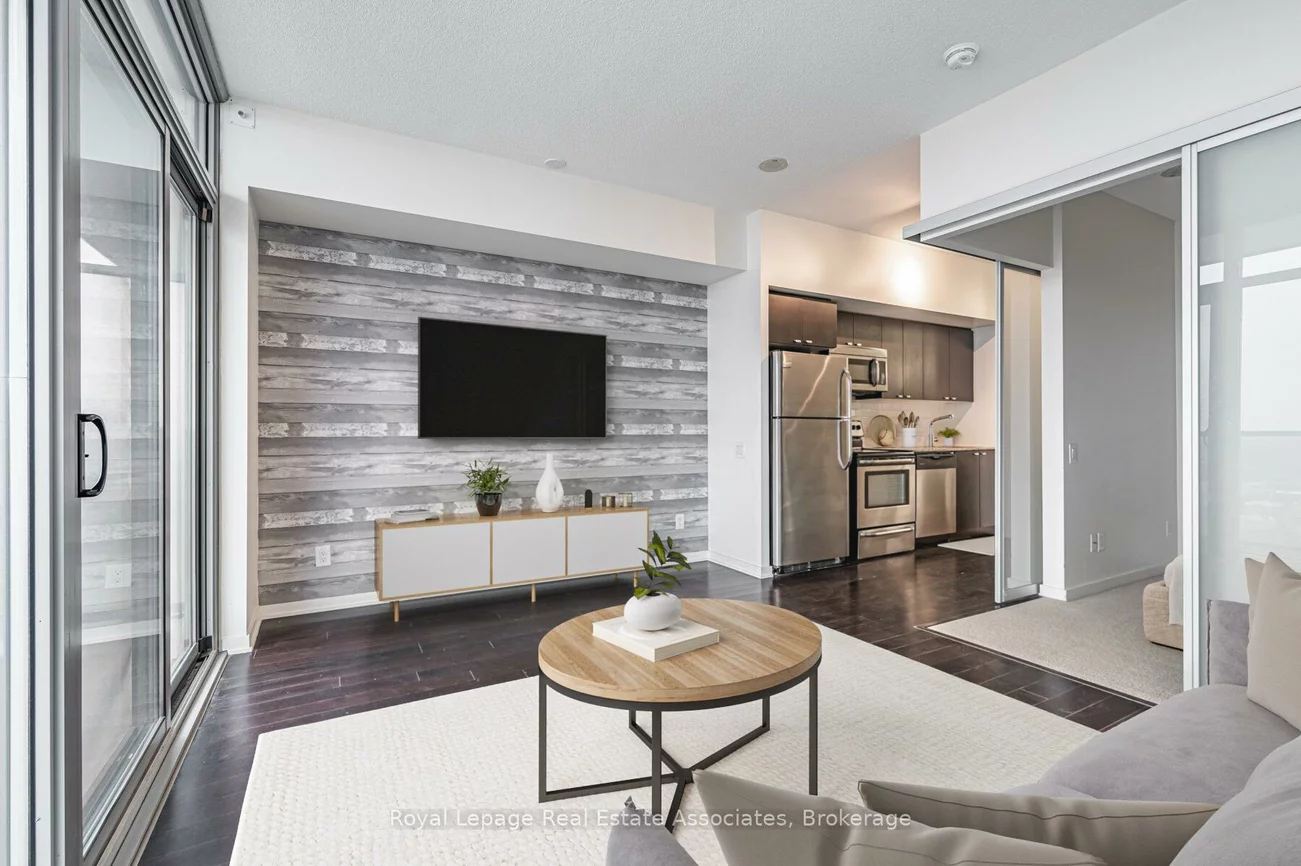 105, The Queensway, High Park-Swansea, Toronto