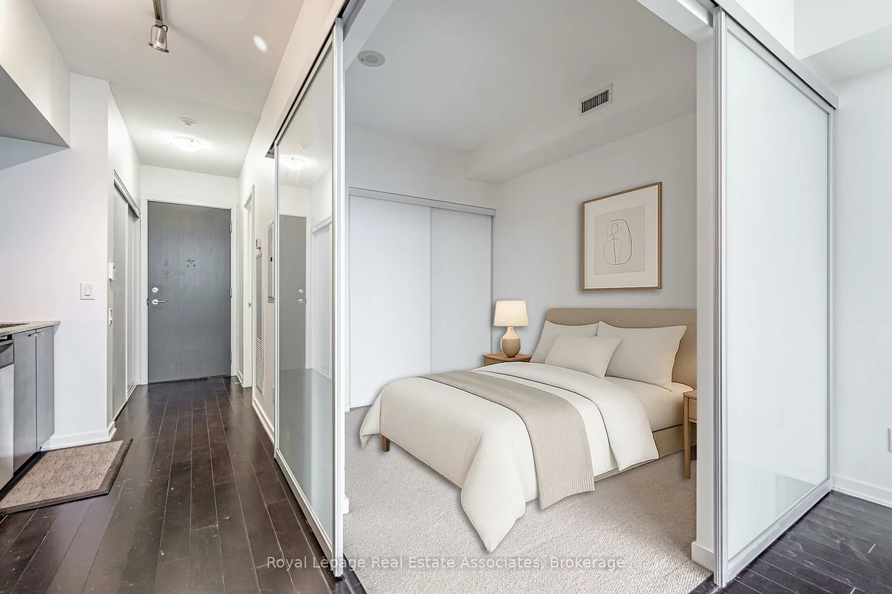 105, The Queensway, High Park-Swansea, Toronto