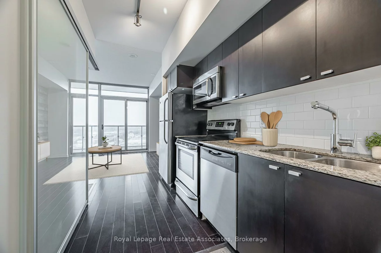 105, The Queensway, High Park-Swansea, Toronto