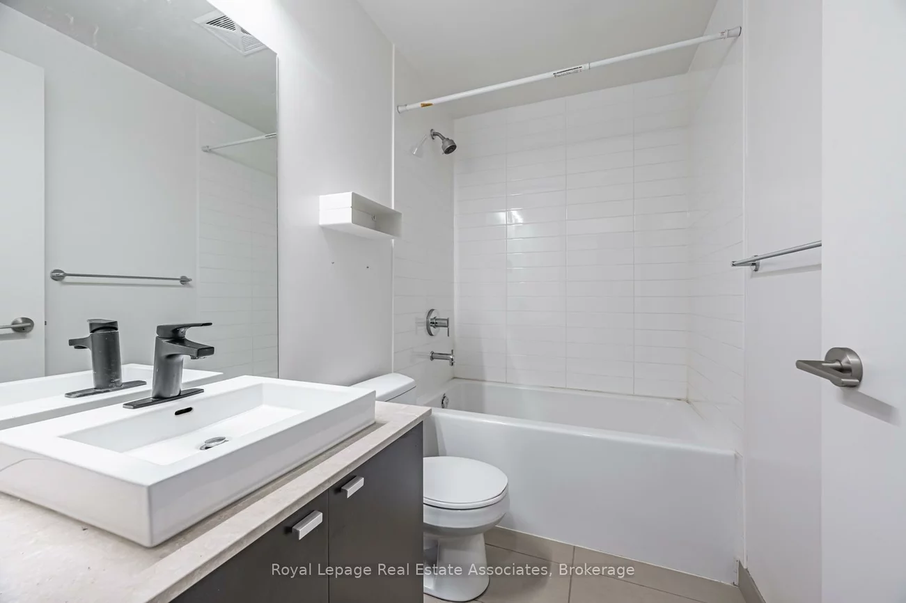 105, The Queensway, High Park-Swansea, Toronto