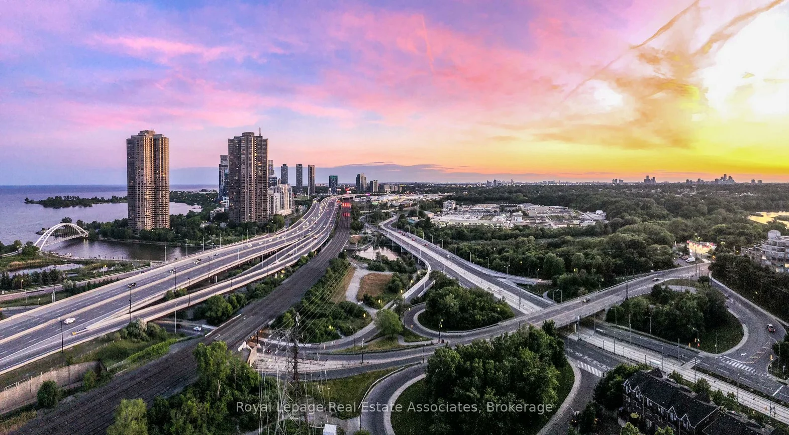105, The Queensway, High Park-Swansea, Toronto