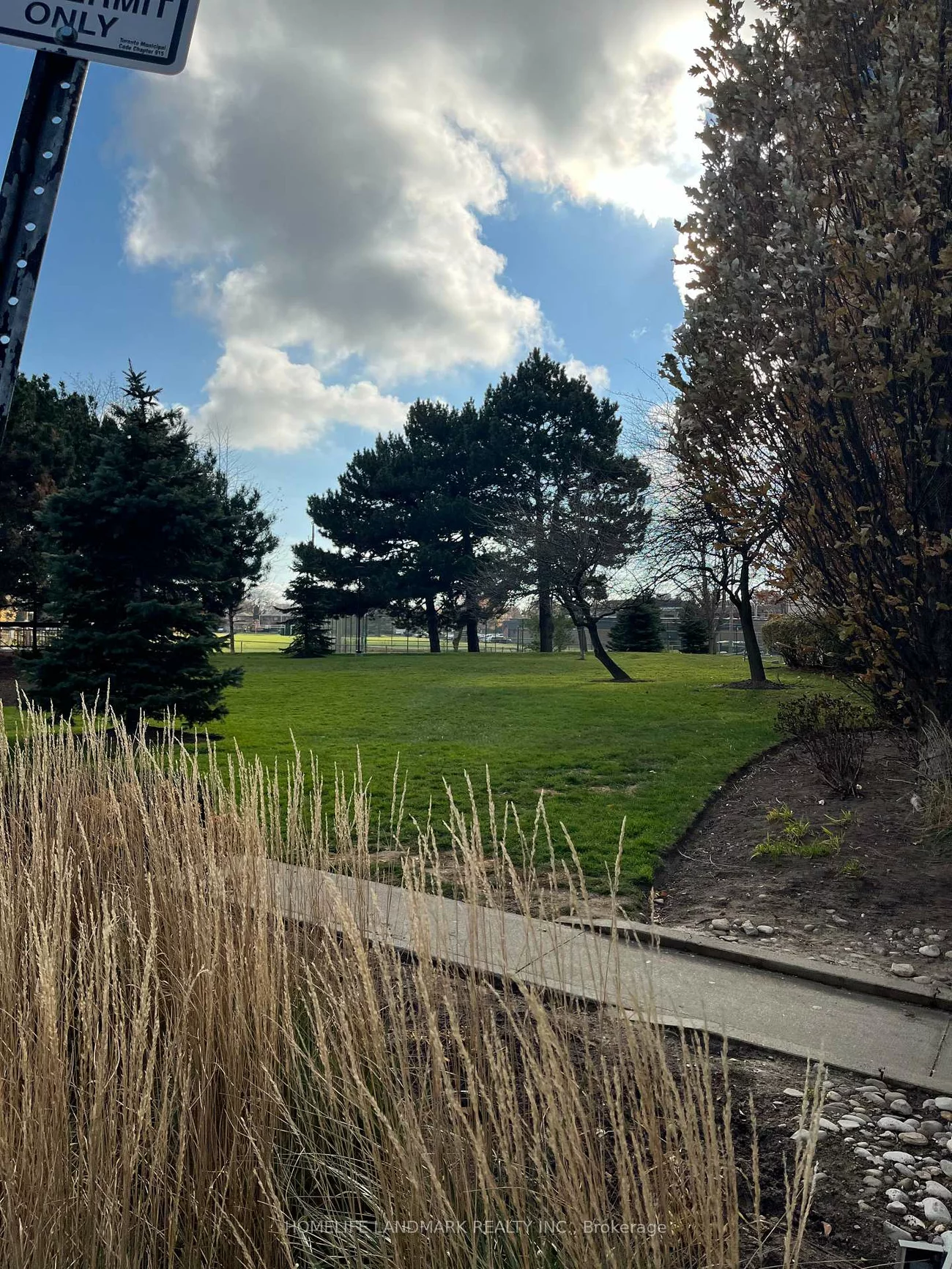 812, Burnhamthorpe, Markland Wood, Toronto