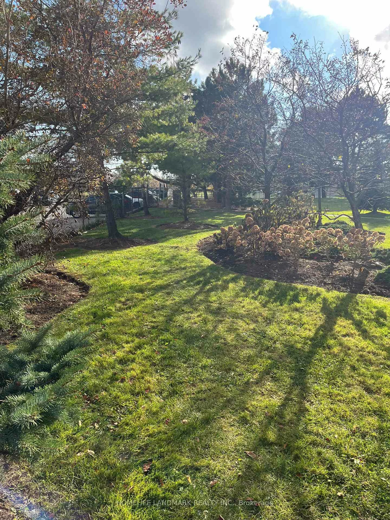 812, Burnhamthorpe, Markland Wood, Toronto