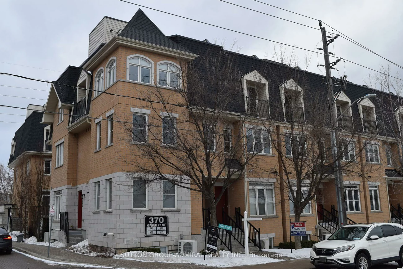 370, Hopewell, Briar Hill-Belgravia, Toronto