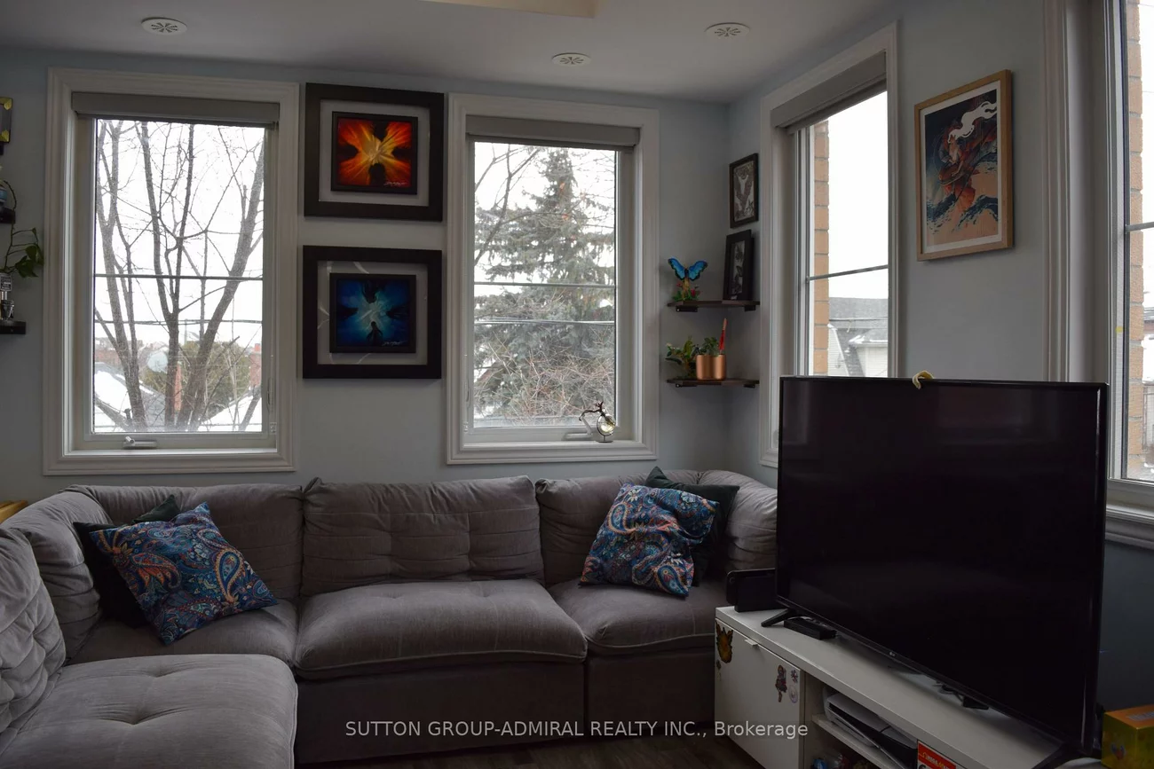 370, Hopewell, Briar Hill-Belgravia, Toronto