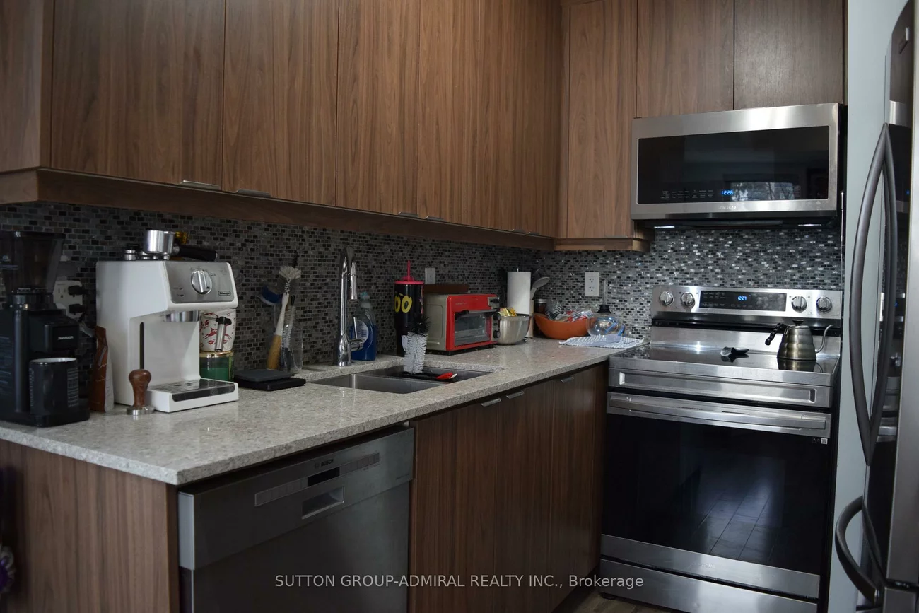 370, Hopewell, Briar Hill-Belgravia, Toronto