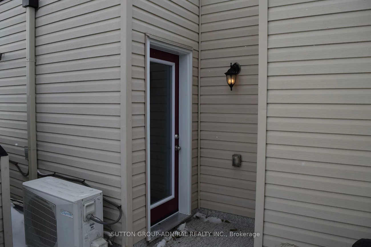 370, Hopewell, Briar Hill-Belgravia, Toronto