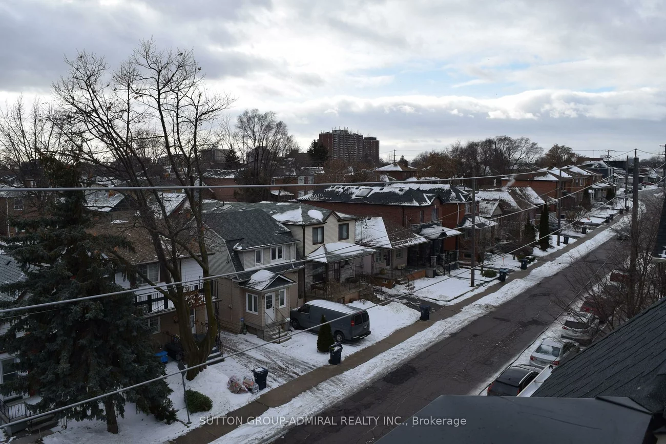 370, Hopewell, Briar Hill-Belgravia, Toronto