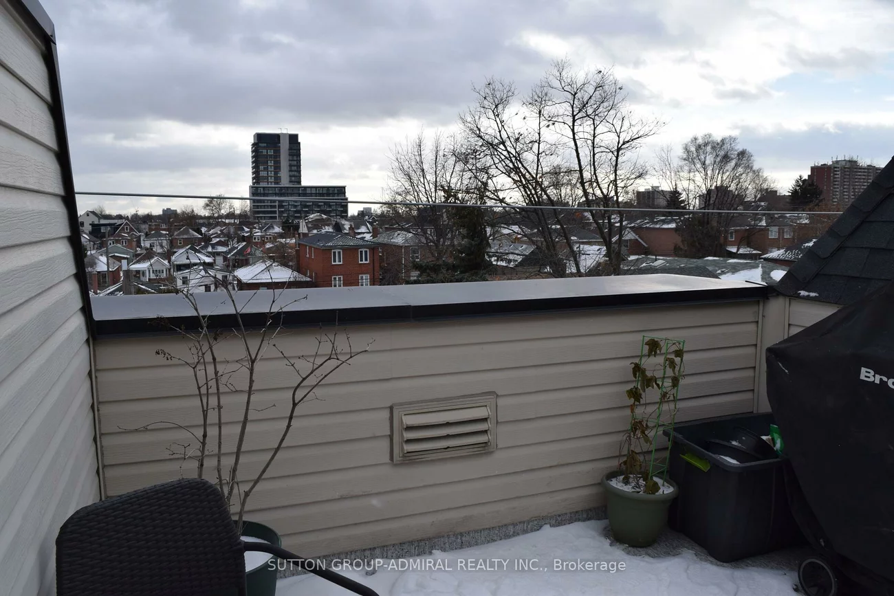 370, Hopewell, Briar Hill-Belgravia, Toronto