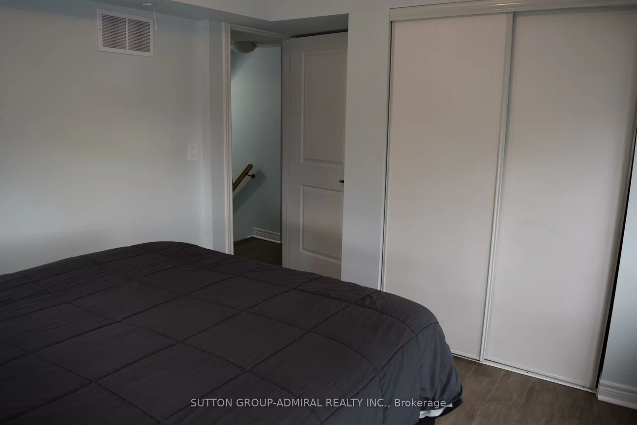 370, Hopewell, Briar Hill-Belgravia, Toronto