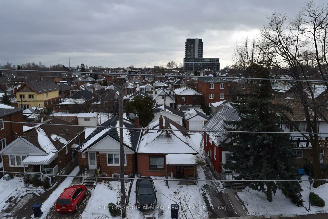 370, Hopewell, Briar Hill-Belgravia, Toronto