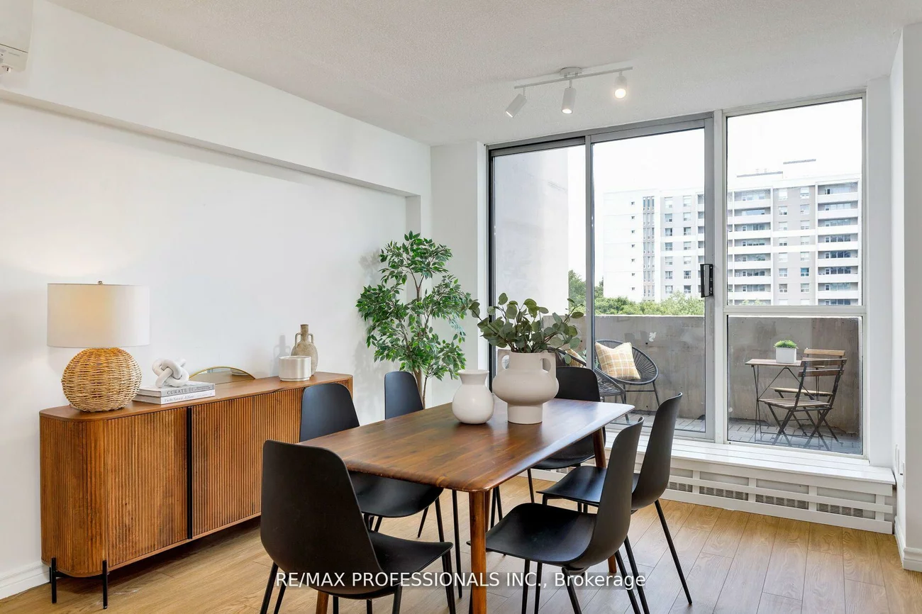 35, Ormskirk, High Park-Swansea, Toronto