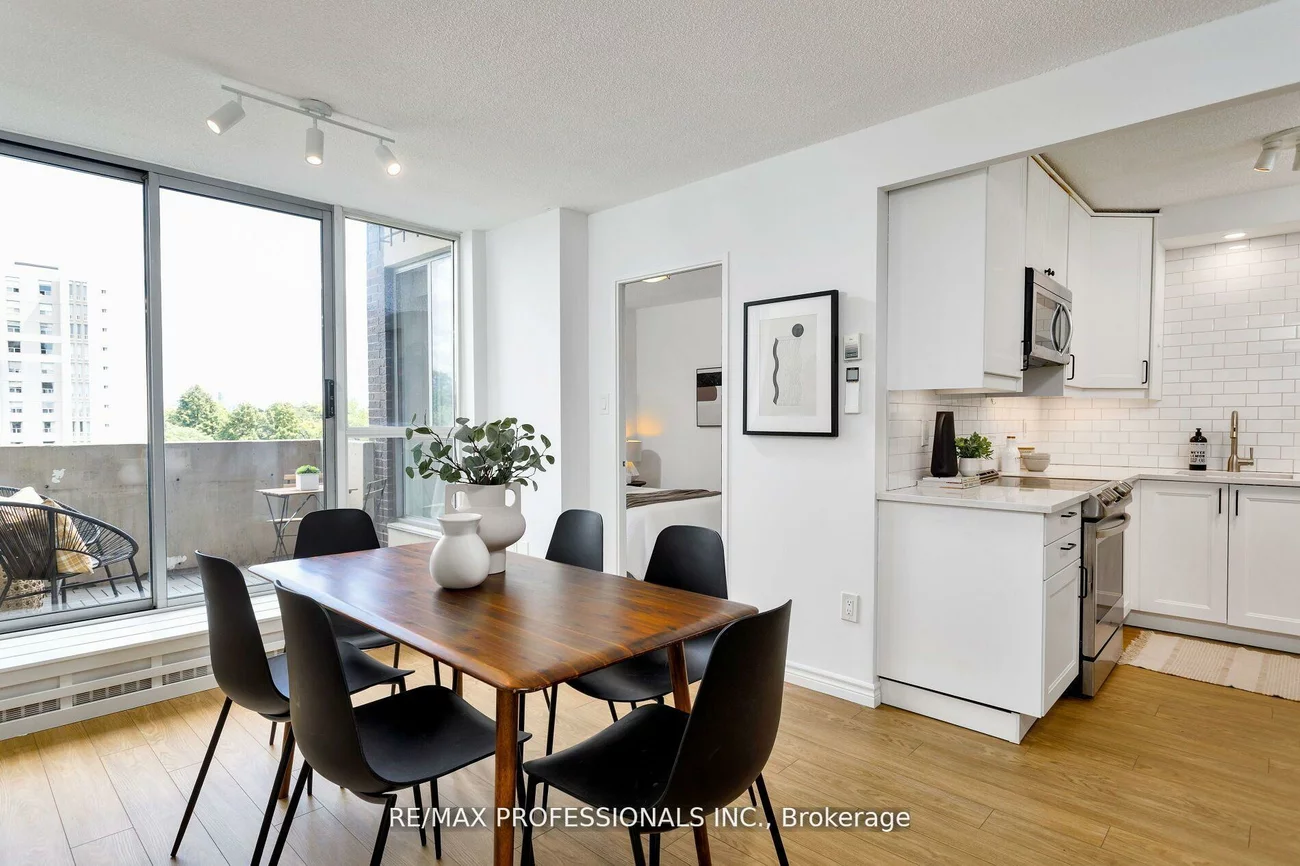 35, Ormskirk, High Park-Swansea, Toronto