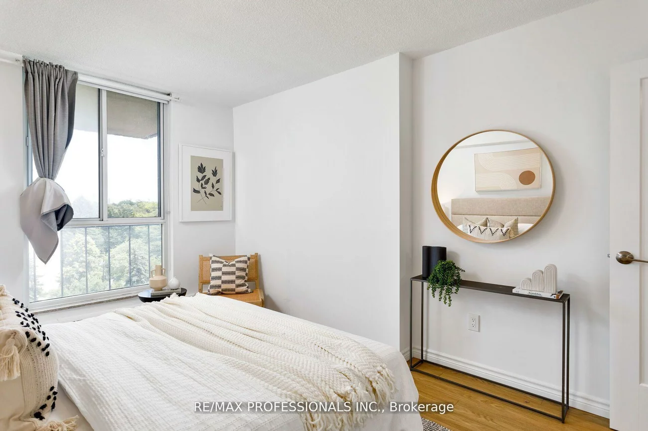 35, Ormskirk, High Park-Swansea, Toronto