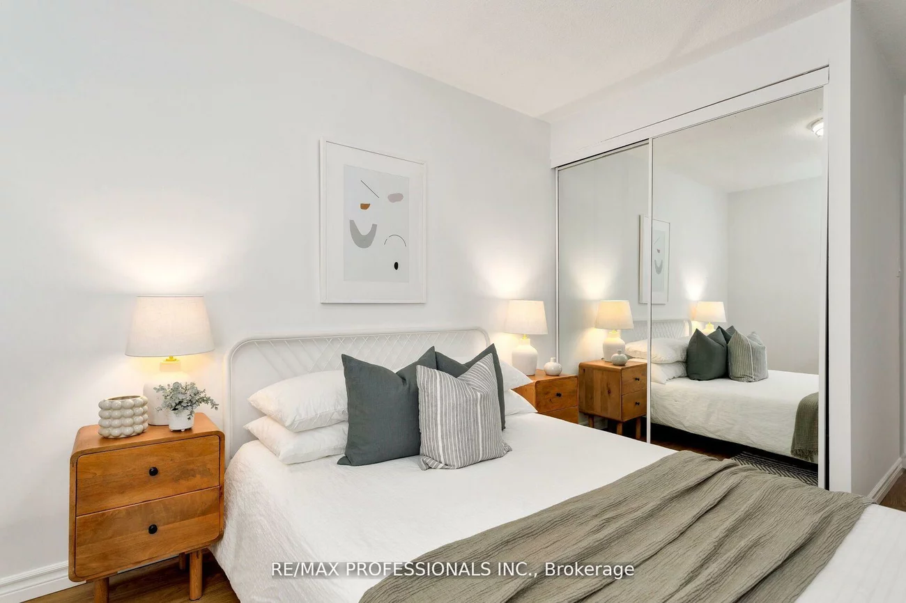 35, Ormskirk, High Park-Swansea, Toronto