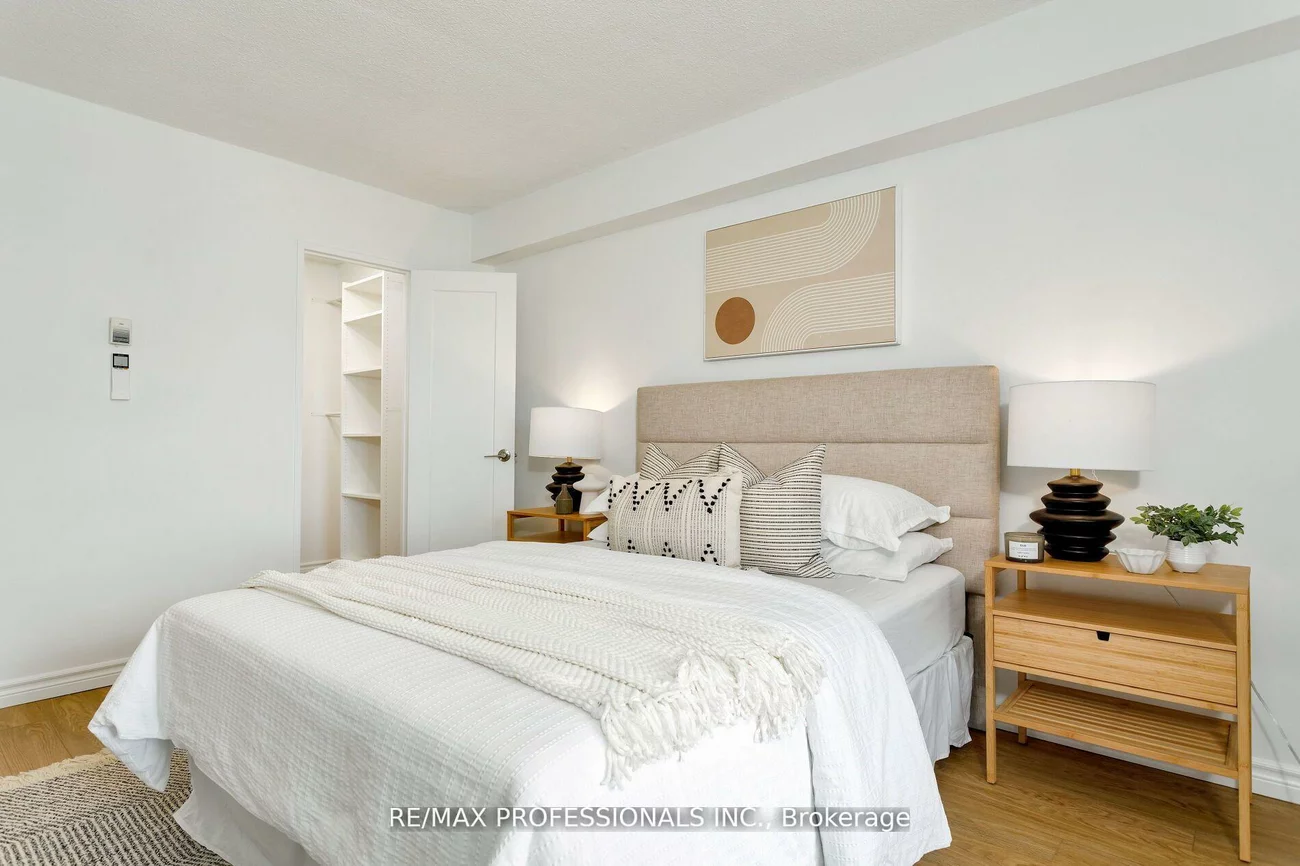 35, Ormskirk, High Park-Swansea, Toronto