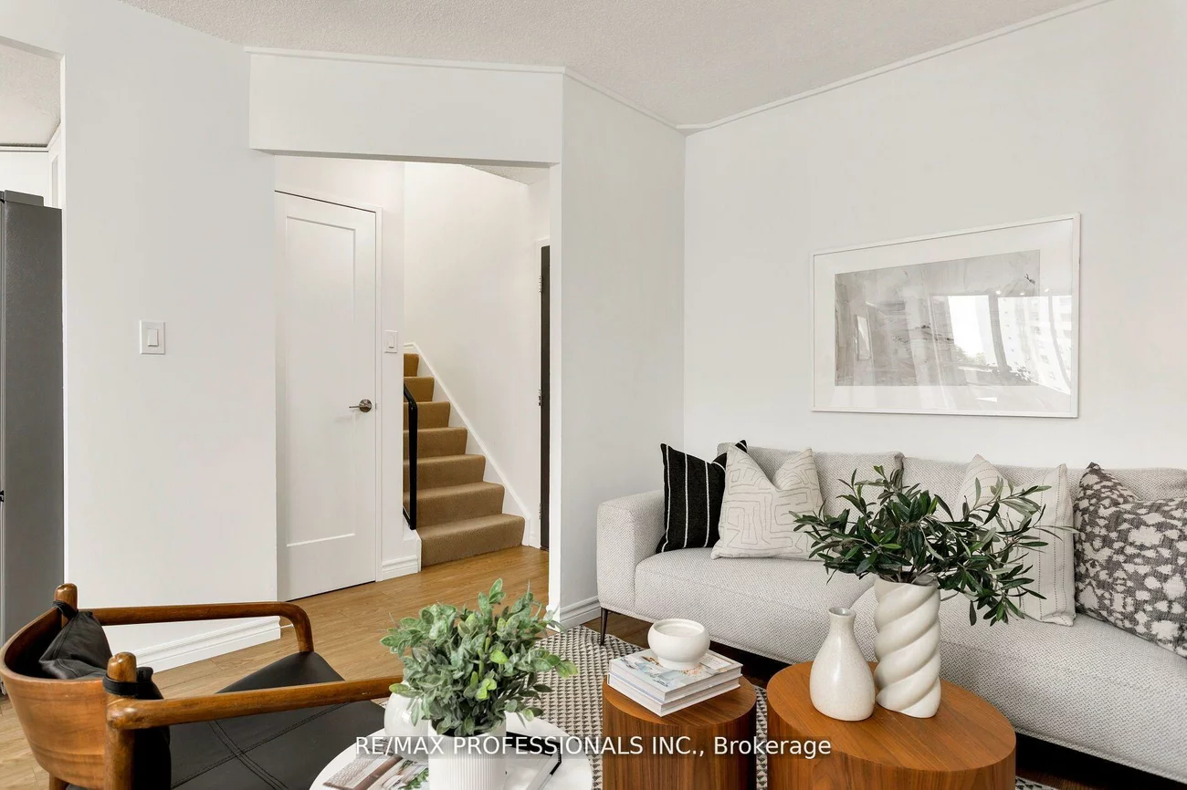 35, Ormskirk, High Park-Swansea, Toronto