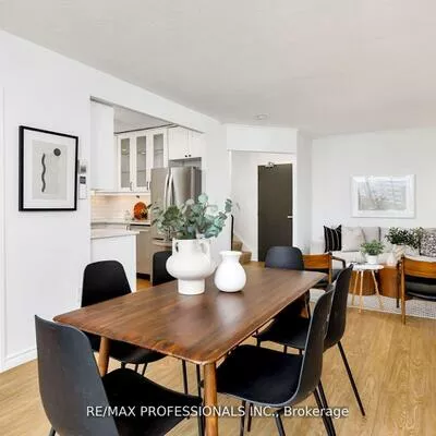 35, Ormskirk, High Park-Swansea, Toronto