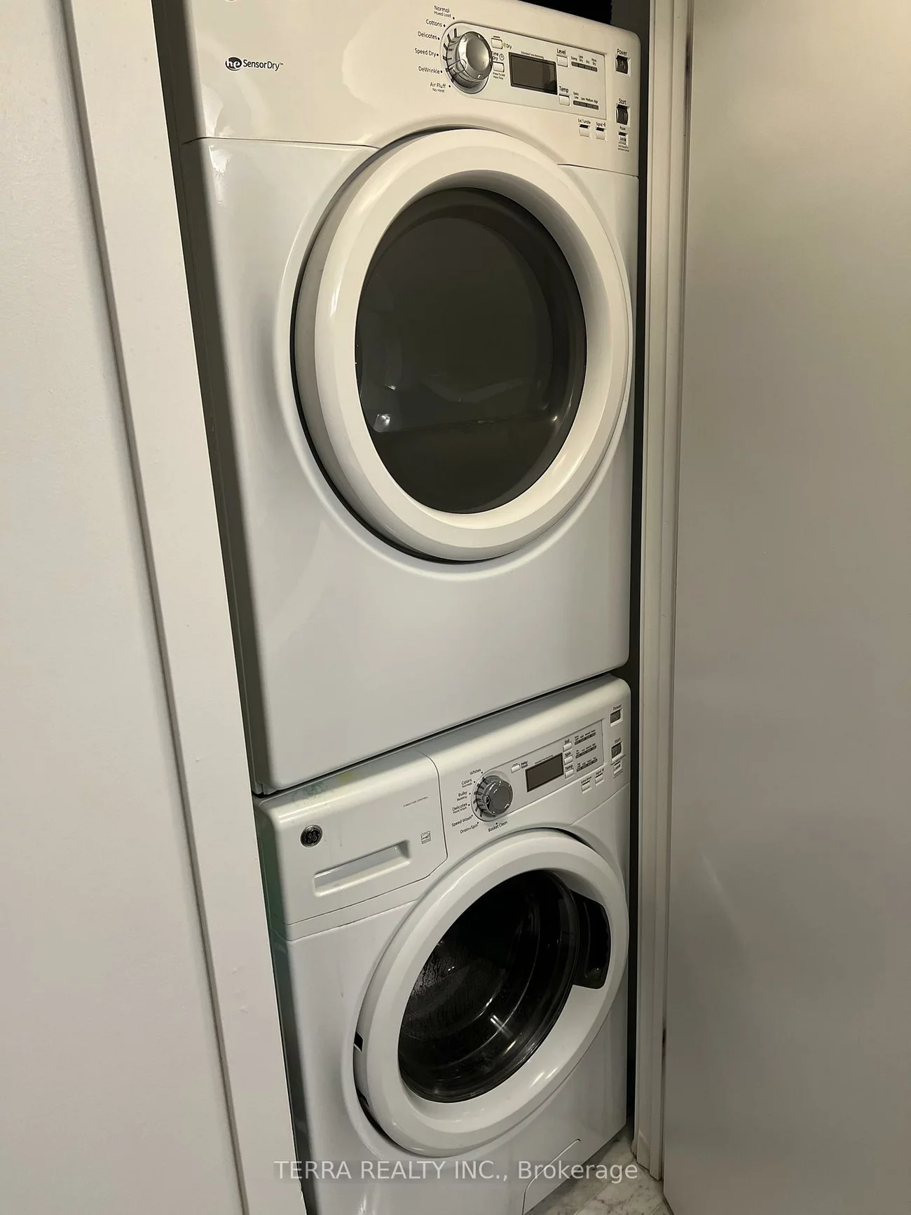 2212, Lakeshore, Mimico, Toronto