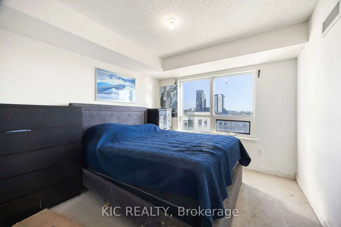 812, Lansdowne, Dovercourt-Wallace Emerson-Junction, Toronto