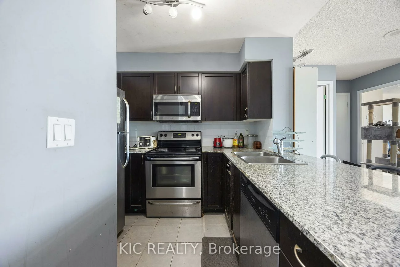 812, Lansdowne, Dovercourt-Wallace Emerson-Junction, Toronto