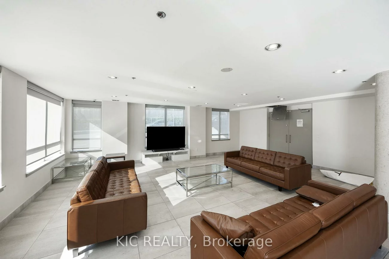 812, Lansdowne, Dovercourt-Wallace Emerson-Junction, Toronto