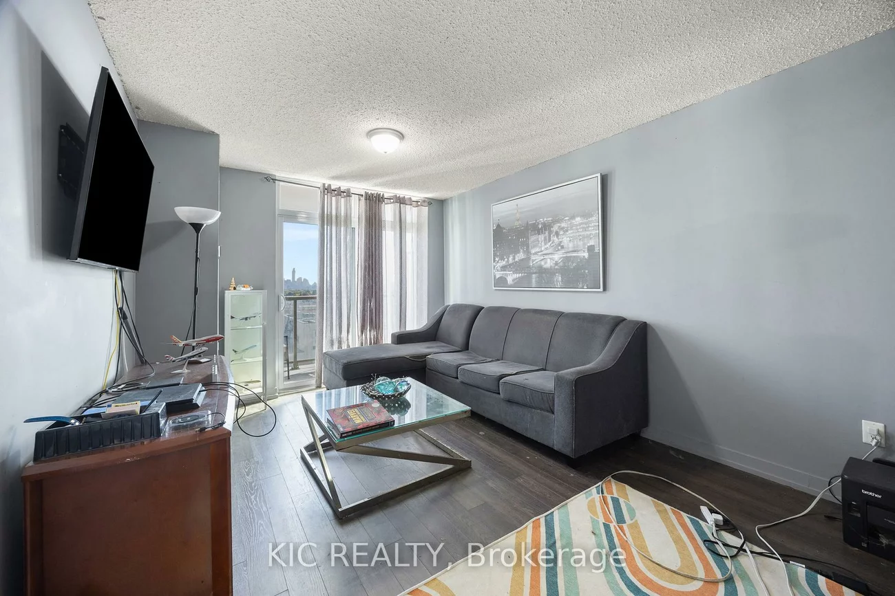 812, Lansdowne, Dovercourt-Wallace Emerson-Junction, Toronto