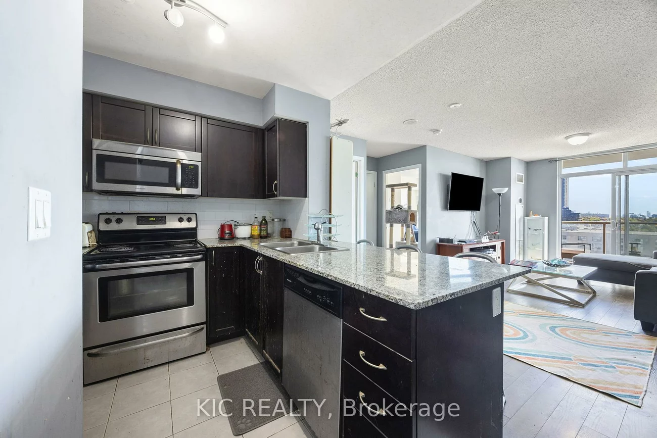 812, Lansdowne, Dovercourt-Wallace Emerson-Junction, Toronto