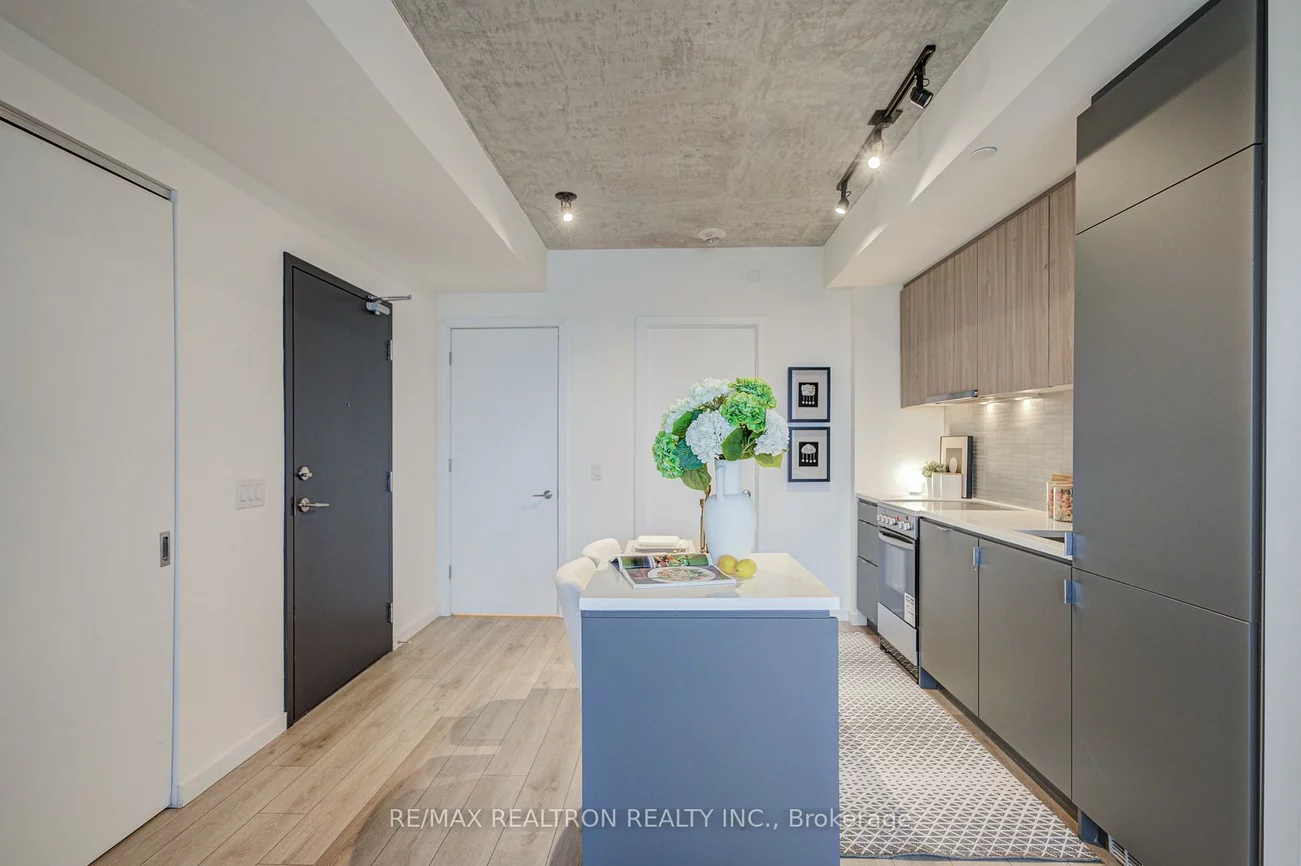 7, Smith, Stonegate-Queensway, Toronto