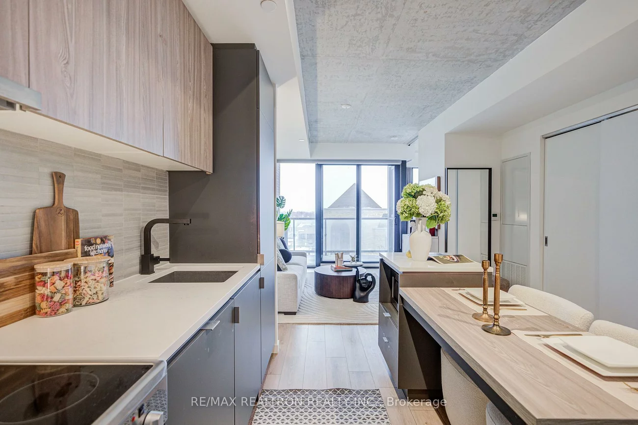 7, Smith, Stonegate-Queensway, Toronto