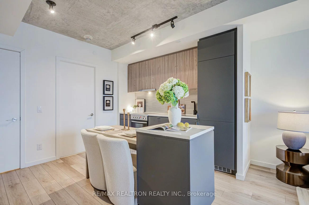 7, Smith, Stonegate-Queensway, Toronto