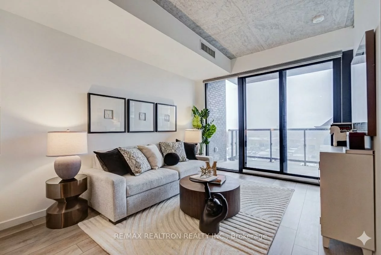 7, Smith, Stonegate-Queensway, Toronto