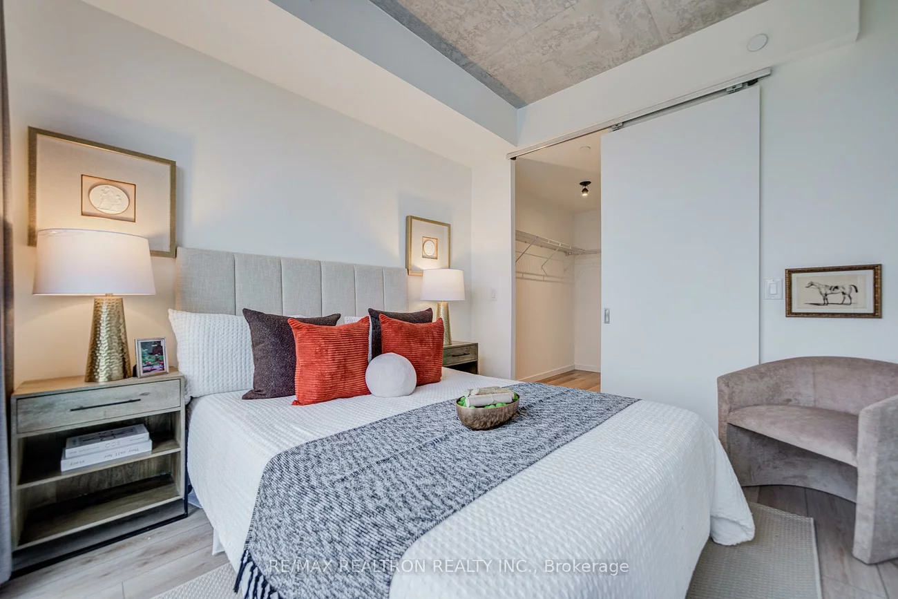 7, Smith, Stonegate-Queensway, Toronto