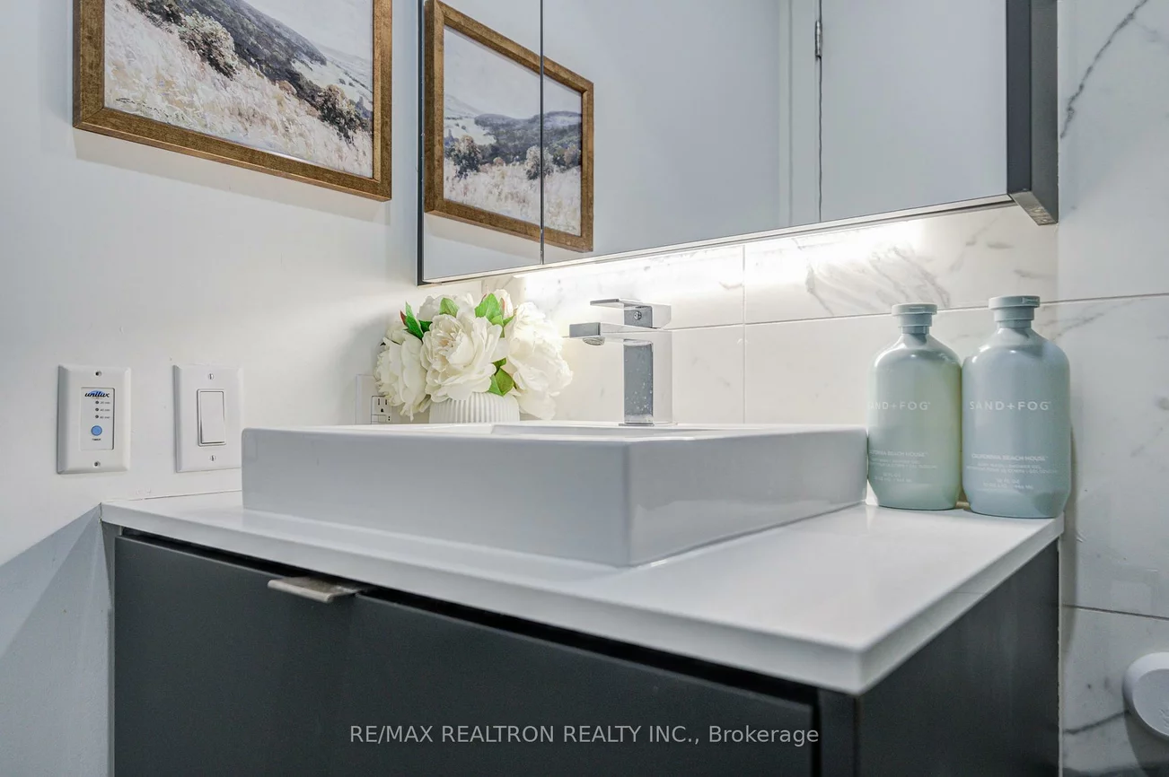 7, Smith, Stonegate-Queensway, Toronto